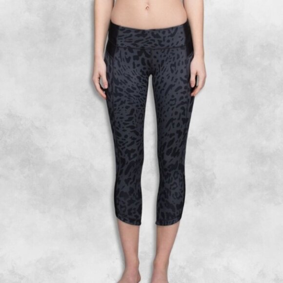 Lululemon Just Breathe Yoga Fit Leggings Crop Sweat Wicking Cheetah Print W US 6 - Picture 1 of 5